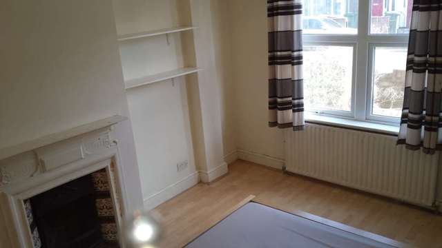  Image of 2 bedroom Flat to rent in Malyons Road London SE13 at Malyons Road, Ladywell London, SE13 7XG