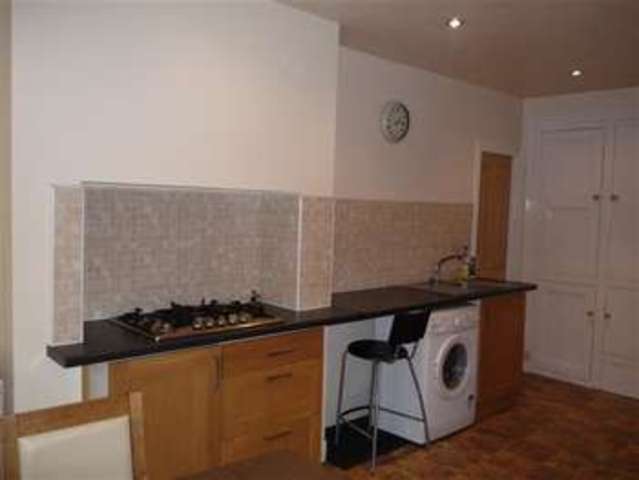  Image of 3 bedroom Semi-Detached house to rent in Manchester Road Huddersfield HD4 at Milnsbridge, HD4 5SF
