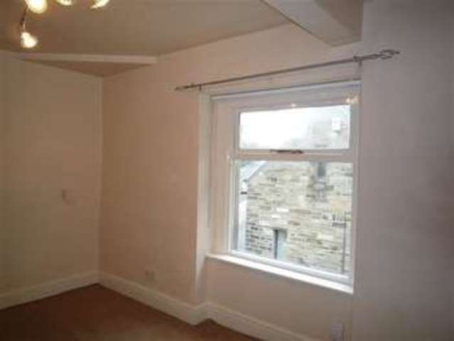  Image of 3 bedroom Semi-Detached house to rent in Manchester Road Huddersfield HD4 at Milnsbridge, HD4 5SF