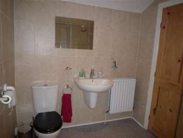  Image of 3 bedroom Semi-Detached house to rent in Manchester Road Huddersfield HD4 at Milnsbridge, HD4 5SF