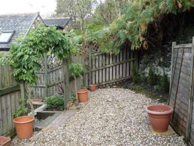  Image of 3 bedroom Semi-Detached house to rent in Manchester Road Huddersfield HD4 at Milnsbridge, HD4 5SF