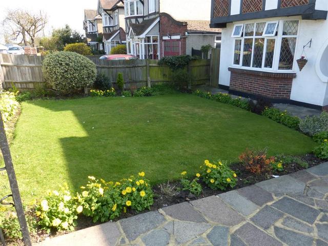  Image of 4 bedroom Detached house for sale in Mayplace Road East Bexleyheath DA7 at Barnehurst Kent Crayford, DA7 6JT