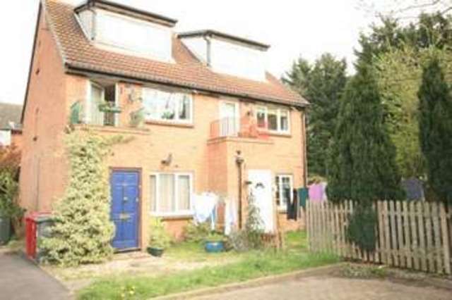  Image of 1 bedroom Maisonette to rent in Mead Avenue Langley Slough SL3 at Langley, SL3 8JD