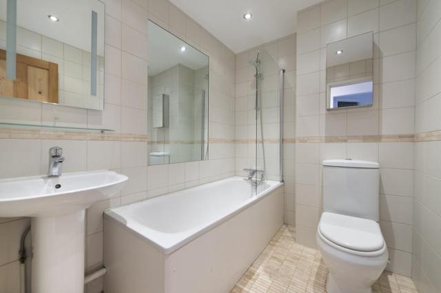  Image of 1 bedroom Flat to rent in Minford Gardens London W14 at Minford Gardens  London, W14 0AN