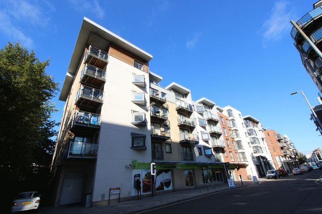  Image of 2 bedroom Flat to rent in High Street Southampton SO14 at High Street City Centre Southampton, SO14 2EA