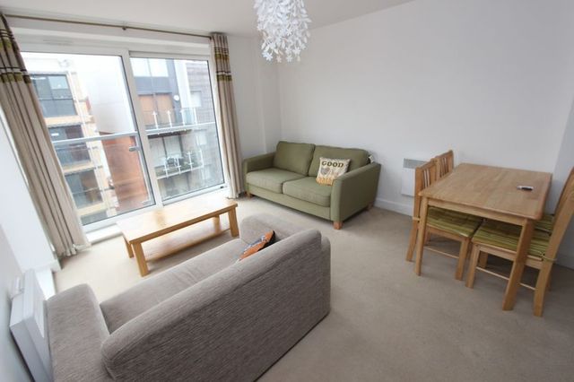  Image of 2 bedroom Flat to rent in High Street Southampton SO14 at High Street City Centre Southampton, SO14 2EA