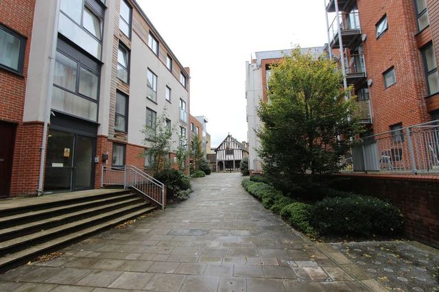  Image of 2 bedroom Flat to rent in High Street Southampton SO14 at High Street City Centre Southampton, SO14 2EA