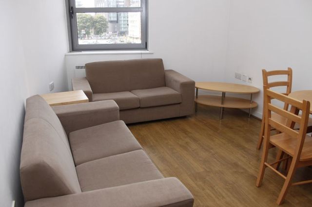  Image of 1 bedroom Apartment to rent in Princess Street Manchester M1 at 136 Princess Street  Manchester City, M1 7AF