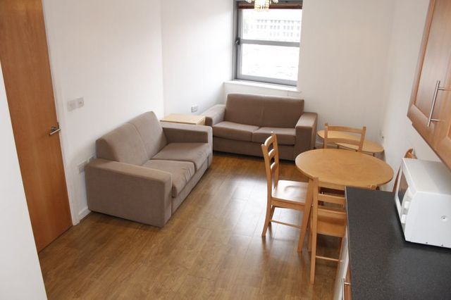  Image of 1 bedroom Apartment to rent in Princess Street Manchester M1 at 136 Princess Street  Manchester City, M1 7AF