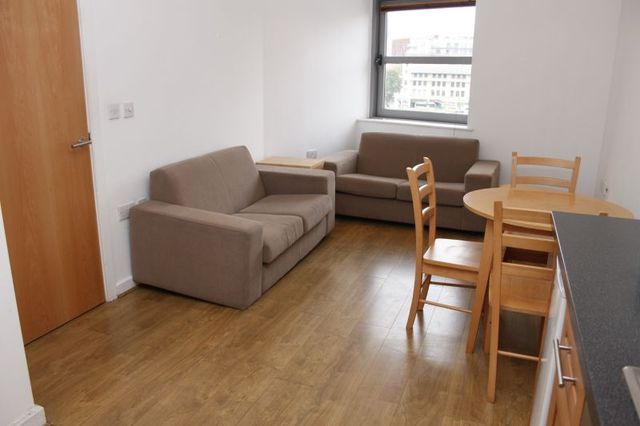  Image of 1 bedroom Apartment to rent in Princess Street Manchester M1 at 136 Princess Street  Manchester City, M1 7AF
