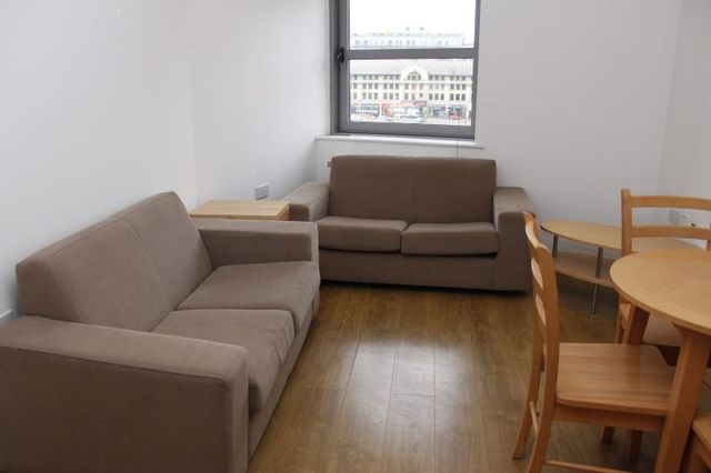  Image of 1 bedroom Apartment to rent in Princess Street Manchester M1 at 136 Princess Street  Manchester City, M1 7AF