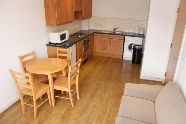  Image of 1 bedroom Apartment to rent in Princess Street Manchester M1 at 136 Princess Street  Manchester City, M1 7AF