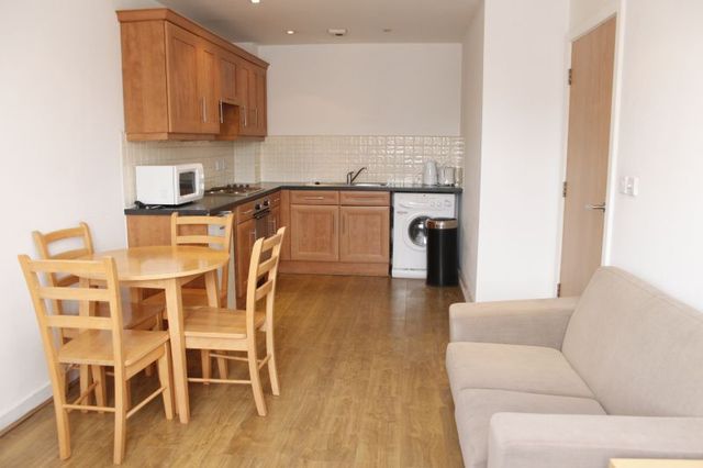  Image of 1 bedroom Apartment to rent in Princess Street Manchester M1 at 136 Princess Street  Manchester City, M1 7AF