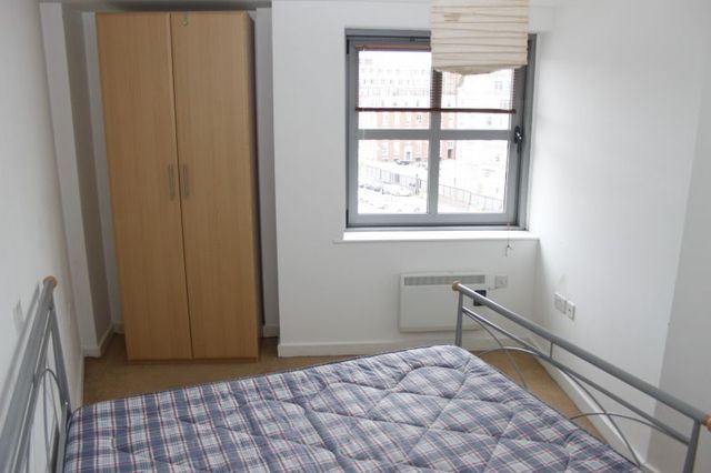  Image of 1 bedroom Apartment to rent in Princess Street Manchester M1 at 136 Princess Street  Manchester City, M1 7AF
