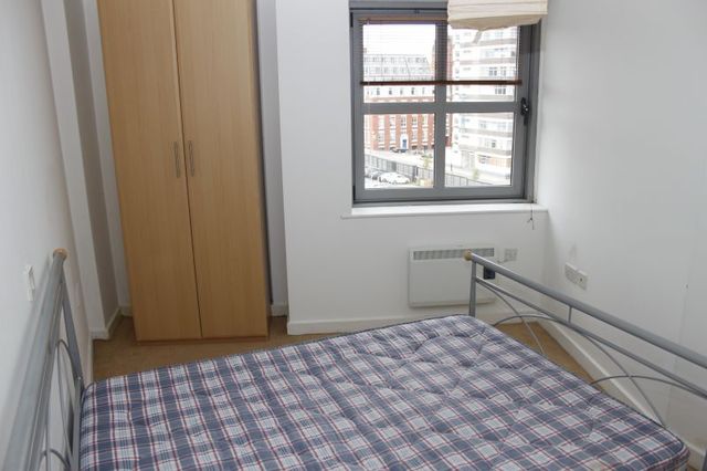  Image of 1 bedroom Apartment to rent in Princess Street Manchester M1 at 136 Princess Street  Manchester City, M1 7AF