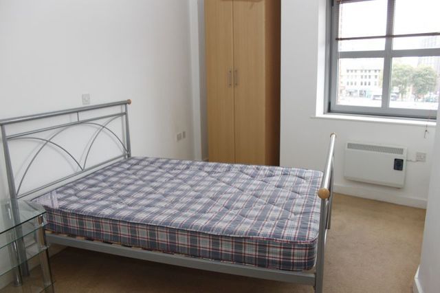 Image of 1 bedroom Apartment to rent in Princess Street Manchester M1 at 136 Princess Street  Manchester City, M1 7AF