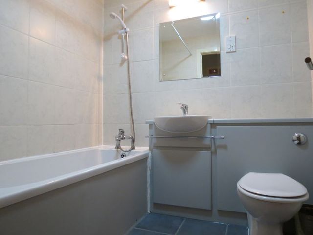  Image of 1 bedroom Apartment to rent in Princess Street Manchester M1 at 136 Princess Street  Manchester City, M1 7AF