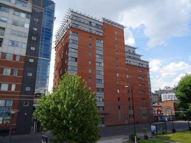  Image of 1 bedroom Apartment to rent in Princess Street Manchester M1 at 136 Princess Street  Manchester City, M1 7AF