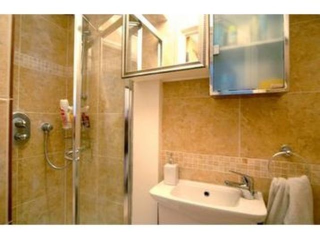  Image of 1 bedroom End of Terrace to rent in Munster Road London SW6 at Fulham  London, SW6 6AX