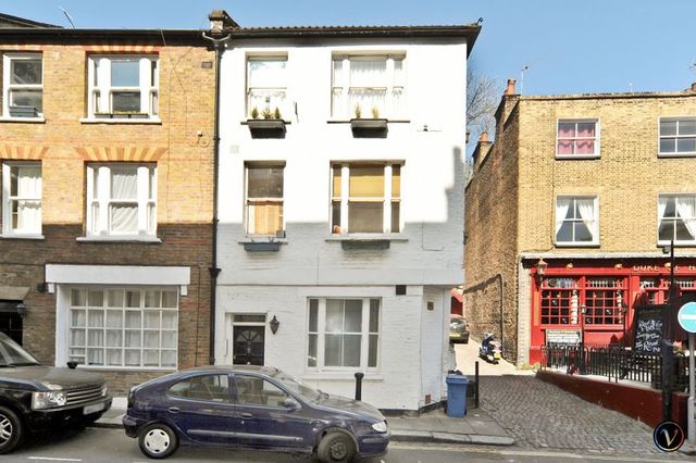  Image of 1 bedroom Flat to rent in New End London NW3 at New End Hampstead London, NW3 1JD