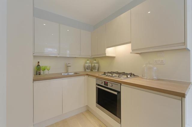  Image of 1 bedroom Flat for sale in New Kings Road London SW6 at New Kings Road  London, SW6 4LU