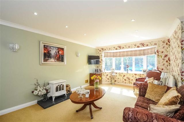 Image of 5 bedroom Property for sale in Newmeadow Copse Peatmoor Swindon SN5 at New Meadow Copse Peatmoor Peatmoor, SN5 5AQ