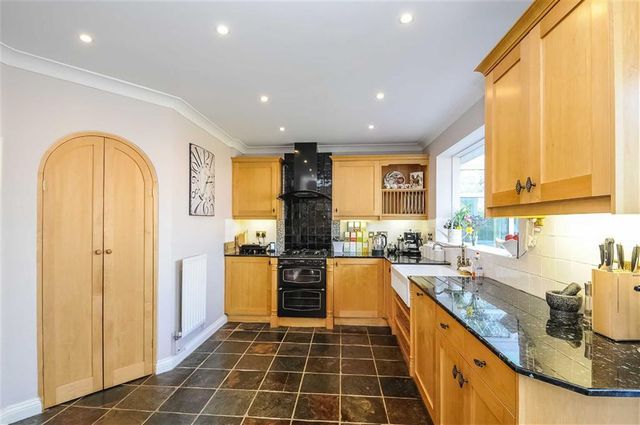  Image of 5 bedroom Property for sale in Newmeadow Copse Peatmoor Swindon SN5 at New Meadow Copse Peatmoor Peatmoor, SN5 5AQ