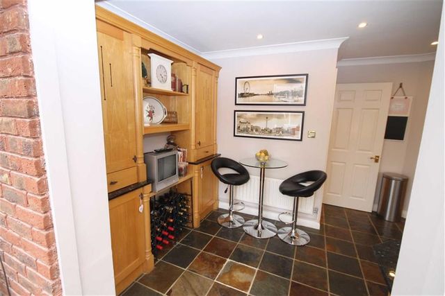  Image of 5 bedroom Property for sale in Newmeadow Copse Peatmoor Swindon SN5 at New Meadow Copse Peatmoor Peatmoor, SN5 5AQ