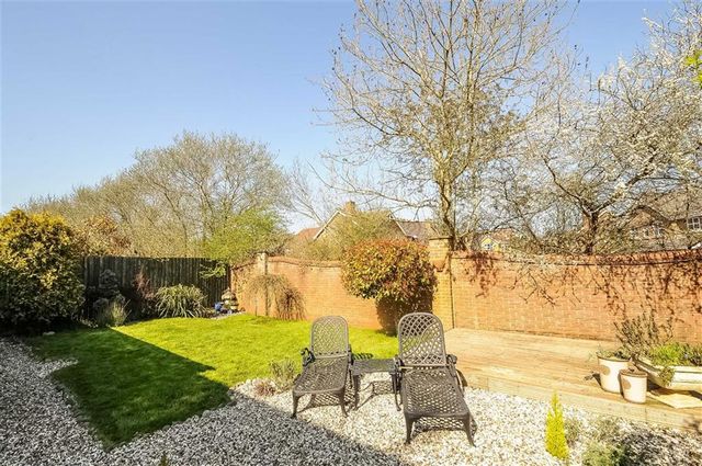  Image of 5 bedroom Property for sale in Newmeadow Copse Peatmoor Swindon SN5 at New Meadow Copse Peatmoor Peatmoor, SN5 5AQ