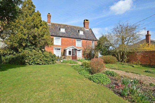  Image of 4 bedroom Cottage for sale in New Street Stradbroke Eye IP21 at New Street Stradbroke Eye, IP21 5JJ