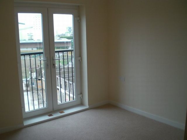  Image of 2 bedroom Flat to rent in Newhaven Place Edinburgh EH6 at Leith Edinburgh Edinburgh, EH6 4TG