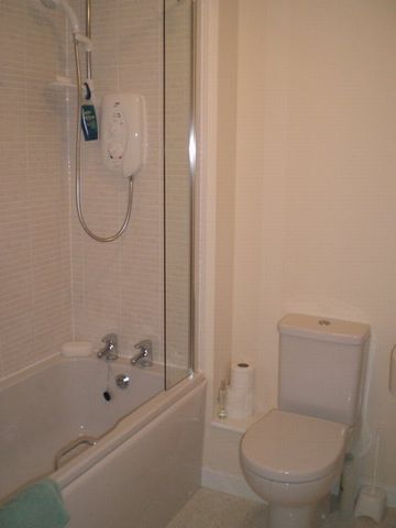  Image of 2 bedroom Flat to rent in Newhaven Place Edinburgh EH6 at Leith Edinburgh Edinburgh, EH6 4TG