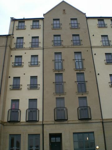  Image of 2 bedroom Flat to rent in Newhaven Place Edinburgh EH6 at Leith Edinburgh Edinburgh, EH6 4TG