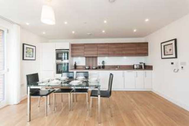  Image of 3 bedroom Flat to rent in Jefferson Plaza London E3 at Marner Point  Bow, E3 3QB