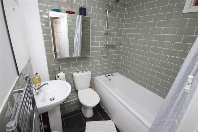  Image of 1 bedroom Property for sale in Trumpington Road Trumpington Cambridge CB2 at North Cottages Trumpington Cambridge, CB2 8EZ