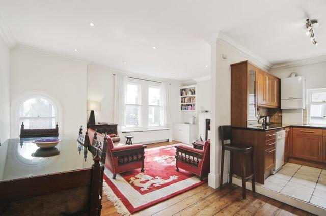  Image of 2 bedroom Flat to rent in North Side Wandsworth Common London SW18 at North Side Wandsworth Common  London, SW18 2SL
