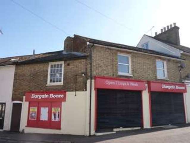  Image of 2 bedroom Flat for sale in North Street Leighton Buzzard LU7 at Leighton Buzzard, LU7 1ET