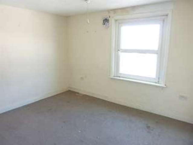  Image of 2 bedroom Flat for sale in North Street Leighton Buzzard LU7 at Leighton Buzzard, LU7 1ET