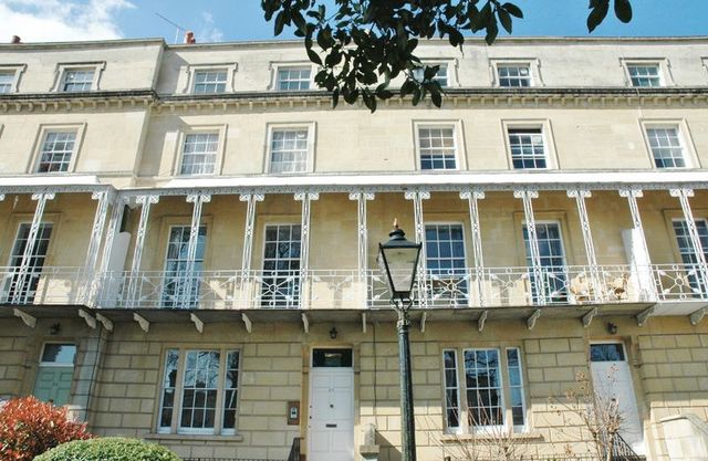  Image of 2 bedroom Flat to rent in Oakfield Road Clifton Bristol BS8 at Oakfield Road Clifton Bristol, BS8 2BB