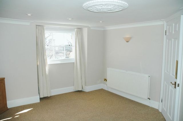  Image of 2 bedroom Flat to rent in Oakfield Road Clifton Bristol BS8 at Oakfield Road Clifton Bristol, BS8 2BB