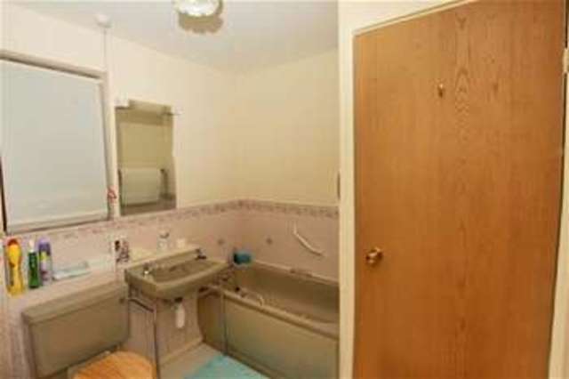  Image of 1 bedroom Flat for sale in Oldway Road Paignton TQ3 at Paignton, TQ3 2TX