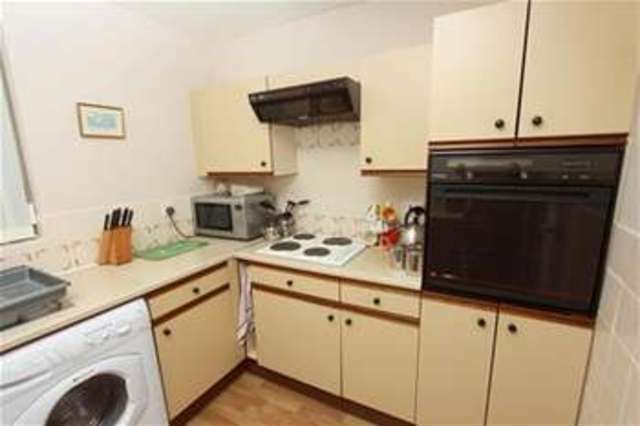  Image of 1 bedroom Property for sale in Oldway Road Paignton TQ3 at Paignton, TQ3 2TX