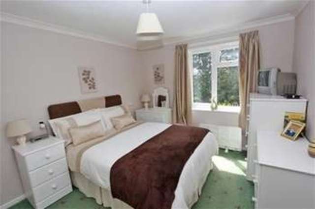  Image of 1 bedroom Property for sale in Oldway Road Paignton TQ3 at Paignton, TQ3 2TX