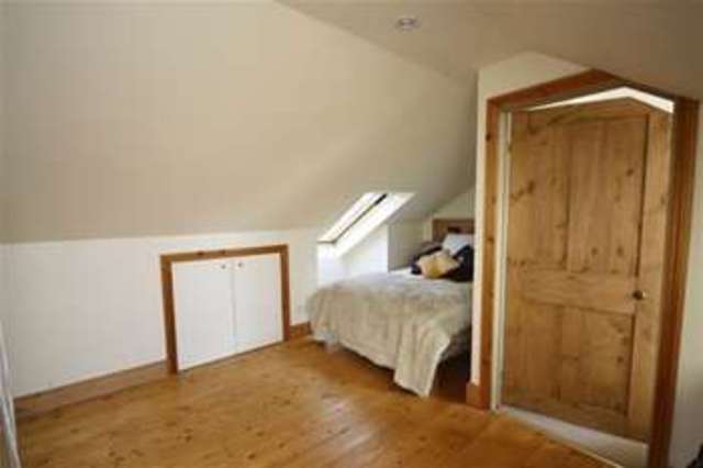  Image of 4 bedroom Terraced house to rent in Osborne Road Buckhurst Hill IG9 at Osborne Road  Buckhurst Hill, IG9 5RR