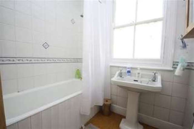  Image of 4 bedroom Terraced house to rent in Osborne Road Buckhurst Hill IG9 at Osborne Road  Buckhurst Hill, IG9 5RR