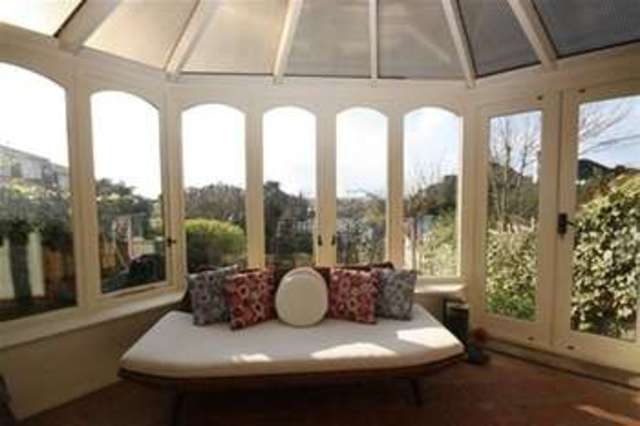  Image of 4 bedroom Terraced house to rent in Osborne Road Buckhurst Hill IG9 at Osborne Road  Buckhurst Hill, IG9 5RR