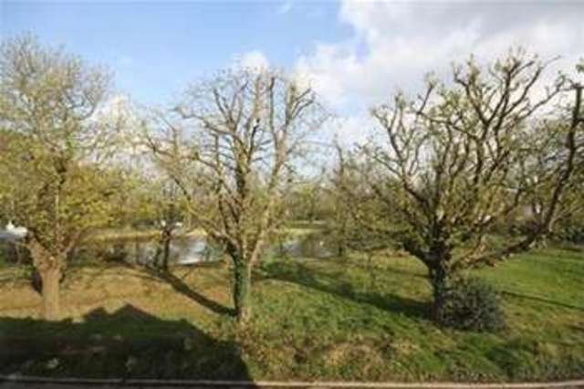  Image of 4 bedroom Terraced house to rent in Osborne Road Buckhurst Hill IG9 at Osborne Road  Buckhurst Hill, IG9 5RR