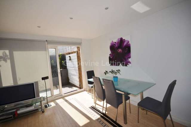  Image of 2 bedroom Apartment to rent in Palace Road London SW2 at Palace Road Tulse Hill London, SW2 3NP