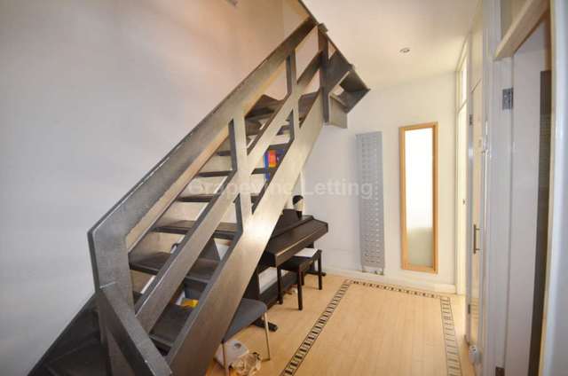 Image of 2 bedroom Apartment to rent in Palace Road London SW2 at Palace Road Tulse Hill London, SW2 3NP