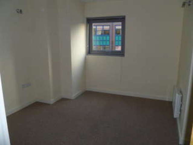  Image of 1 bedroom Flat to rent in Beckhampton Street Swindon SN1 at Swindon Swindon, SN1 2SE